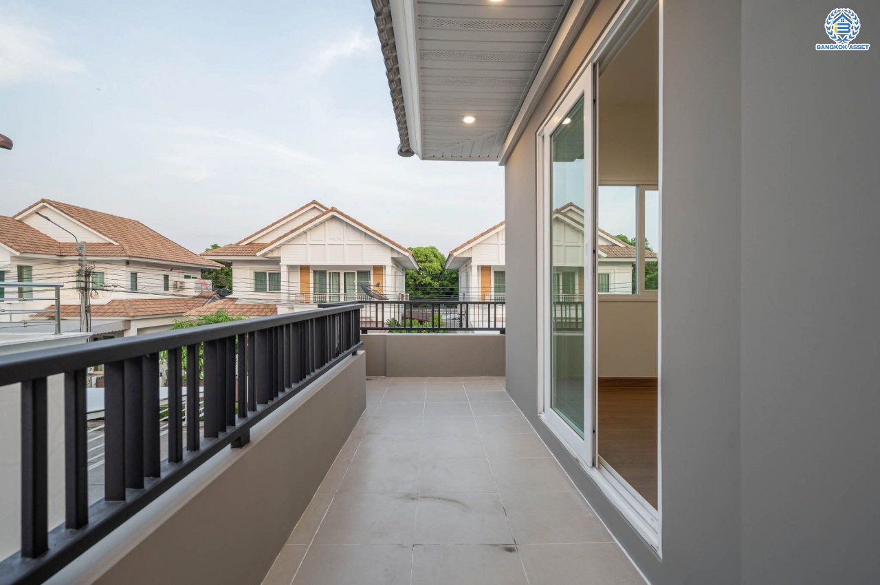 บ้านมือสองตกแต่งใหม่ โครงการ เพอร์เฟคเพลส ราชพฤกษ์ หลังมุม! รองรับทุกการใช้งาน บนเนื้อที่กว้างถึง 61.8 ตร.ว. พื้นที่ใช้สอย 198 ตร.ม. พร้อมฟังก์ชัน 3 ห้องนอน 3 ห้องน้ำ จอดรถได้ 2 คัน บ้านคุณภาพดี บนทำเลติดถนนราชพฤกษ์ เชื่อมต่อถนนรัตนาธิเบศร์ ใกล้รถไฟฟ้าสายสีม่วง “สถานีบางรักน้อยท่าอิฐ” จุดขึ้นทางด่วน "กาญจนาภิเษก" และเซ็นทรัลรัตนาธิเบศร์